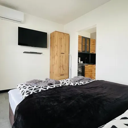 Henry - - Slovakia Appartamento