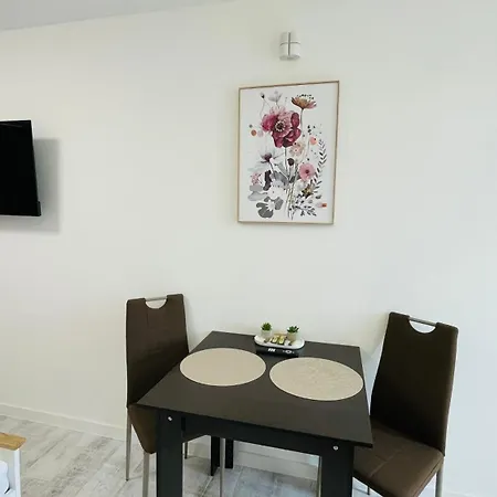 Henry - - Slovakia Apartman *
