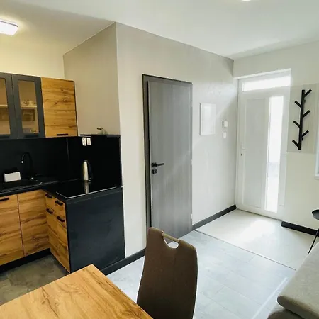 Henry - - Slovakia Apartman