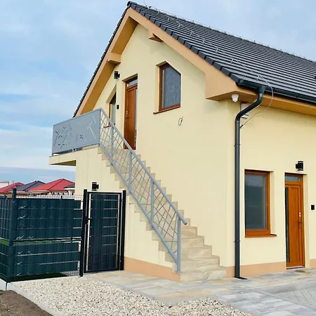 Henry - - Slovakia Appartamento Nesvady