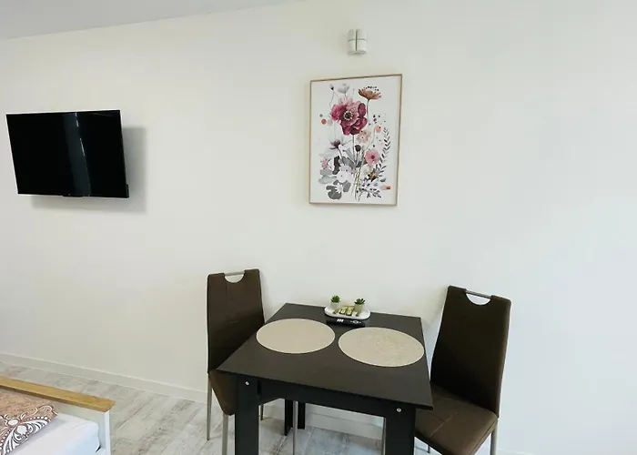 Henry - - Slovakia 아파트 *